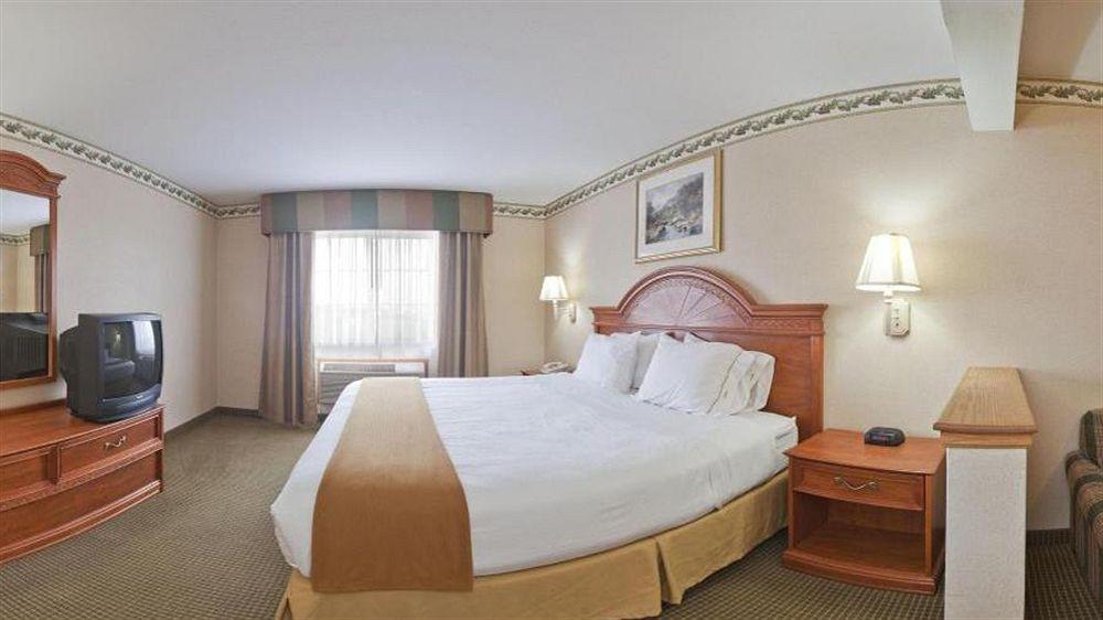 Holiday Inn Express Hotel & Suites Defiance By Ihg Extérieur photo